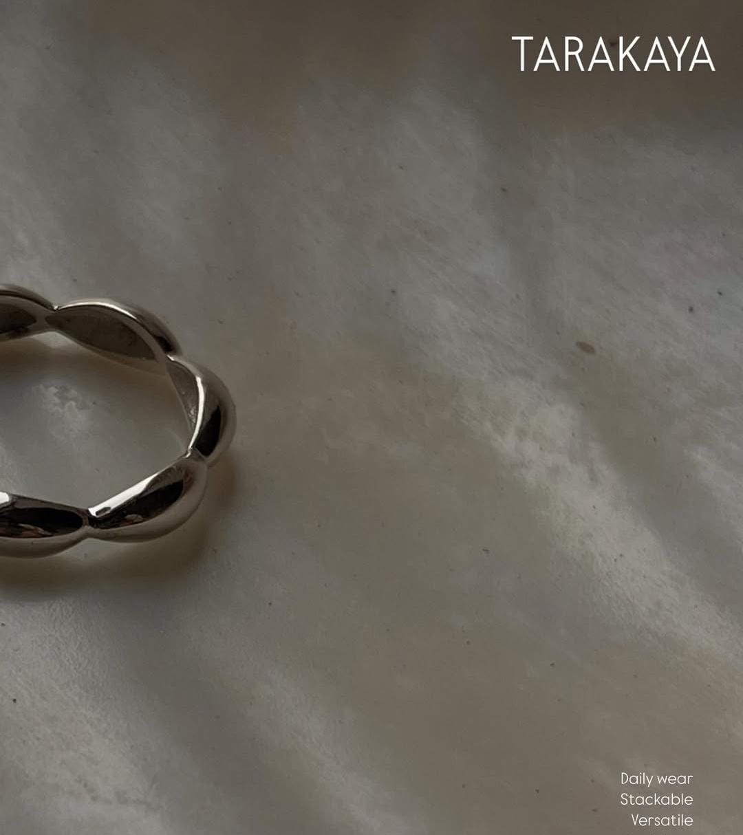 925 sterling silver ring with flower edge detailing