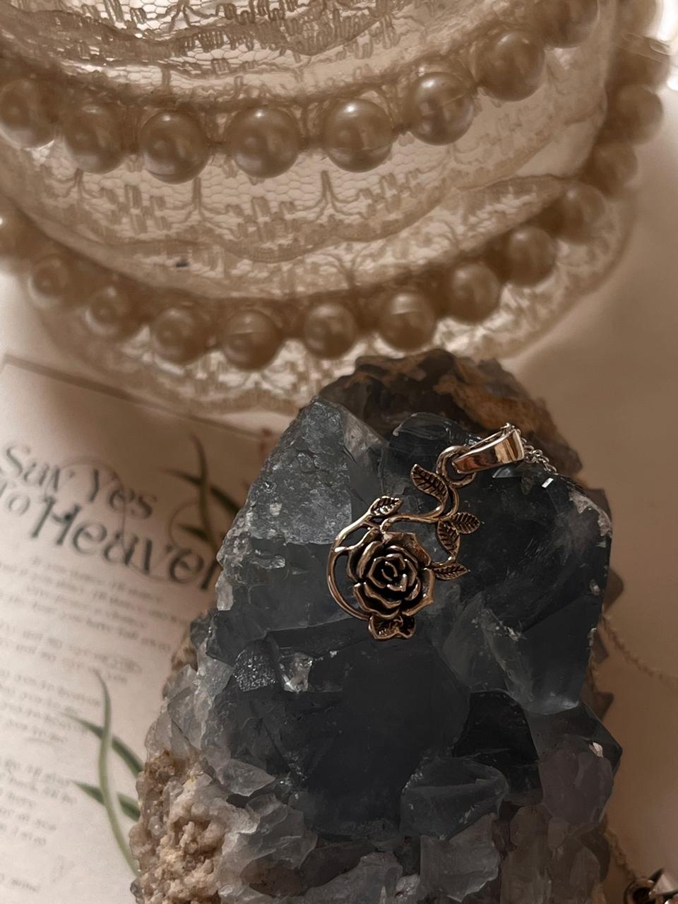 Elegant Vintage Rose Silver Necklace for Women