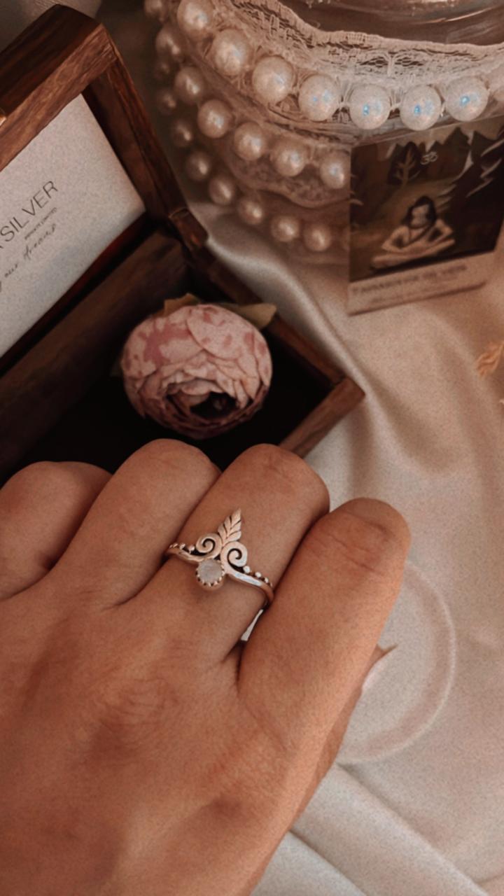 Moonstone Balinese Rawa Leaf 925 Sterling Silver Ring