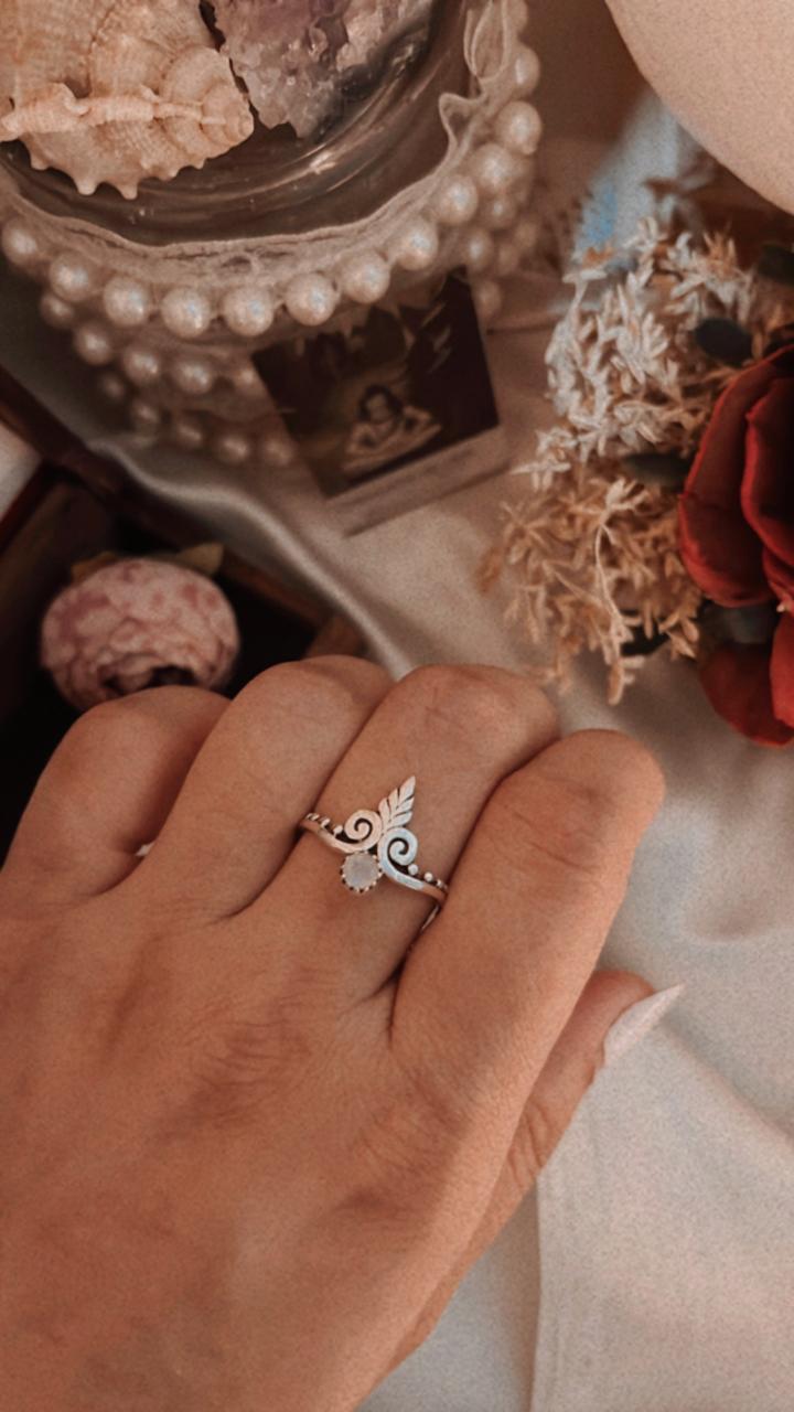 Moonstone Balinese Rawa Leaf 925 Sterling Silver Ring