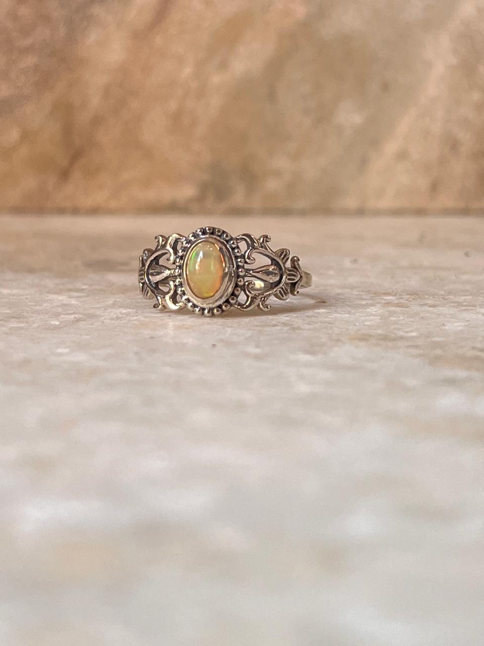 Vintage Motif Opal 925 Sterling Silver Ring
