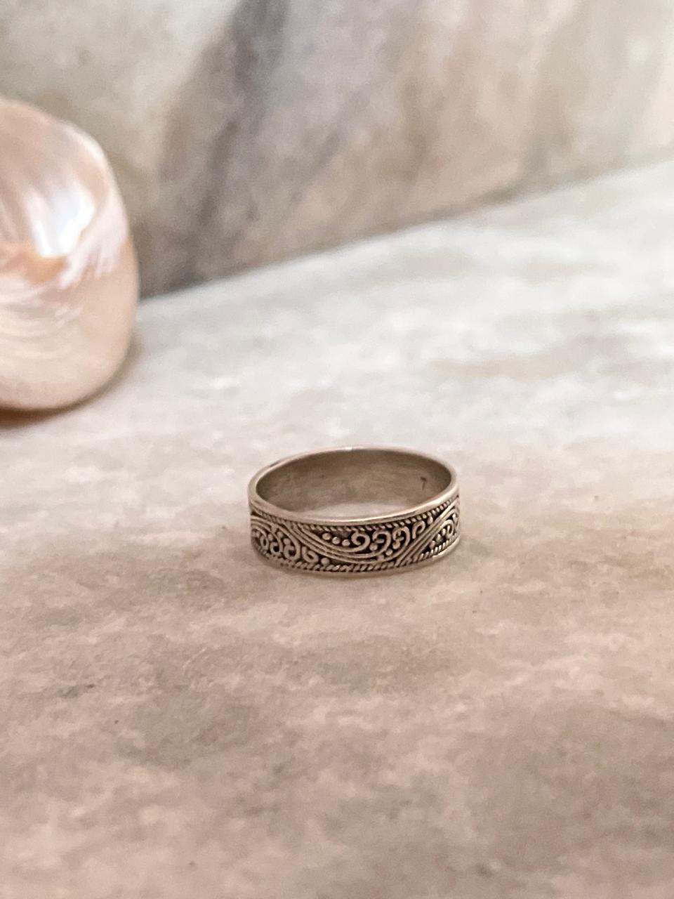 Vintage Beauty 925 Sterling Silver Ring - Tarakaya Silver