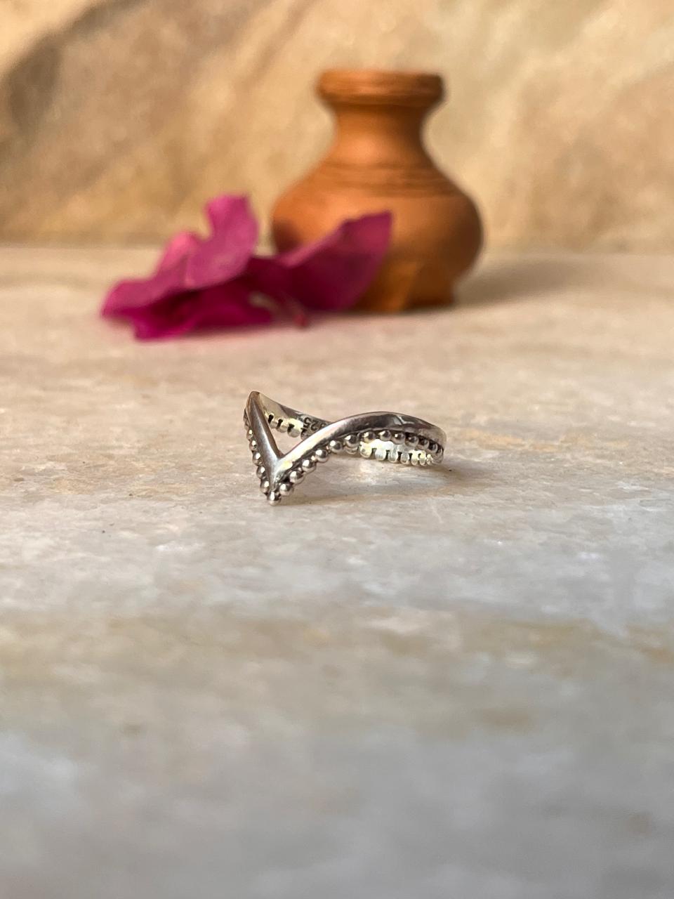 V Rawa /Chevron Boho Stackable 925 Sterling Silver Ring