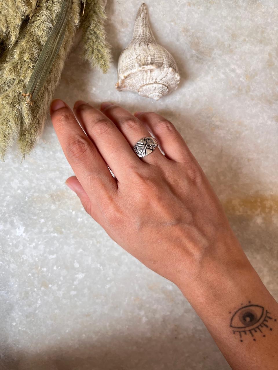 Vintage Engraved Signet 925 Sterling Silver Ring