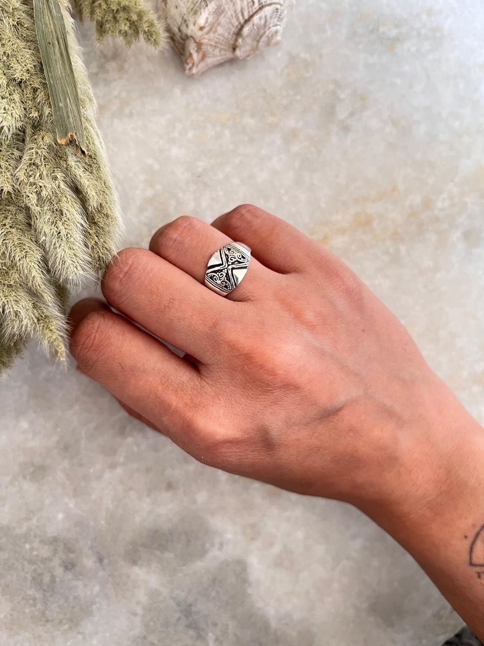 Vintage Engraved Signet 925 Sterling Silver Ring