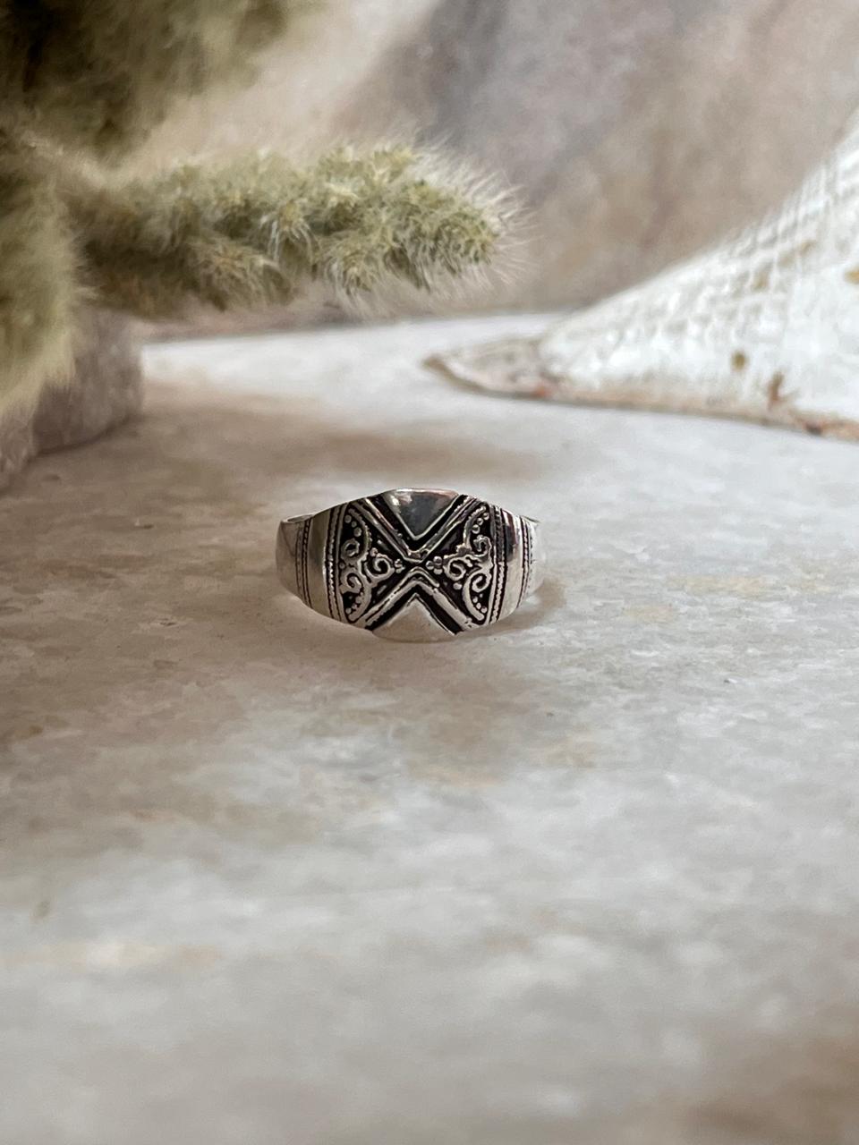 Vintage Engraved Signet 925 Sterling Silver Ring