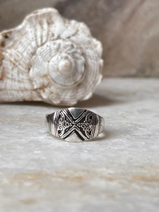 Vintage Engraved Signet 925 Sterling Silver Ring