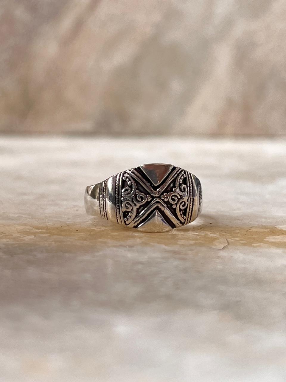 Vintage Engraved Signet 925 Sterling Silver Ring