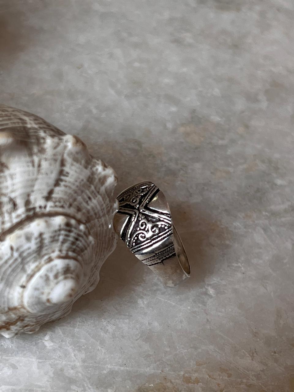 Vintage Engraved Signet 925 Sterling Silver Ring