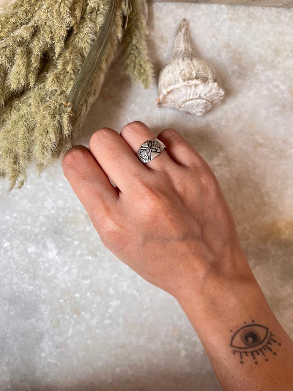 Vintage Engraved Signet 925 Sterling Silver Ring