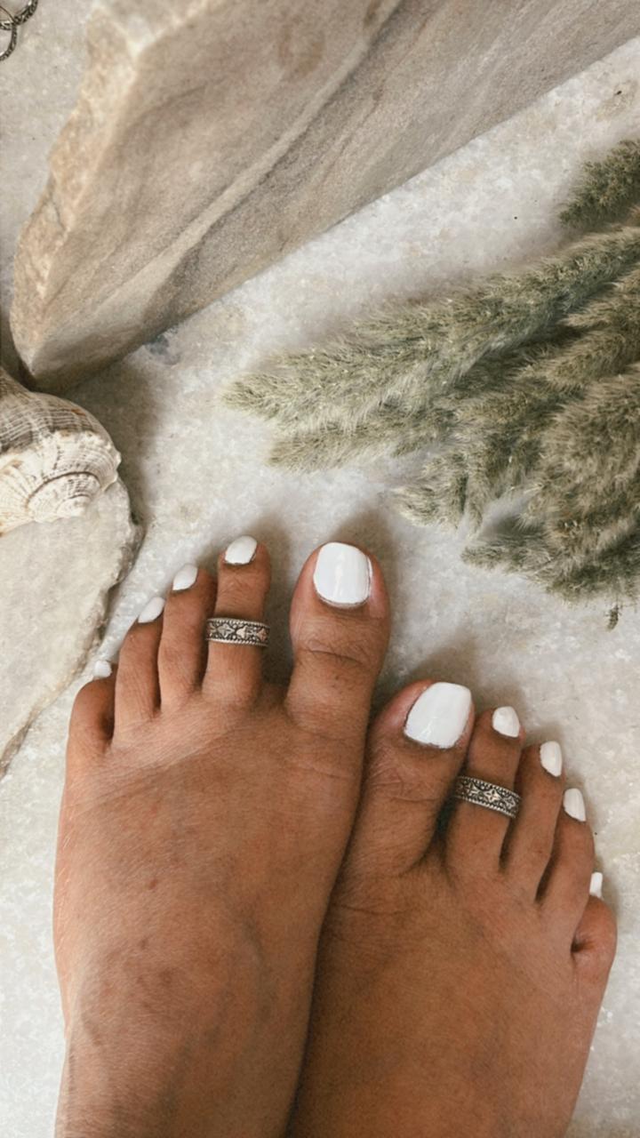 Handcrafted rawa design toe ring in pure silver