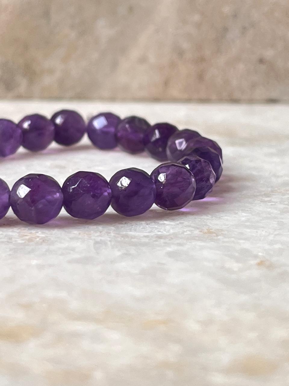 Stretch bracelet with faceted amethyst 8MM beads