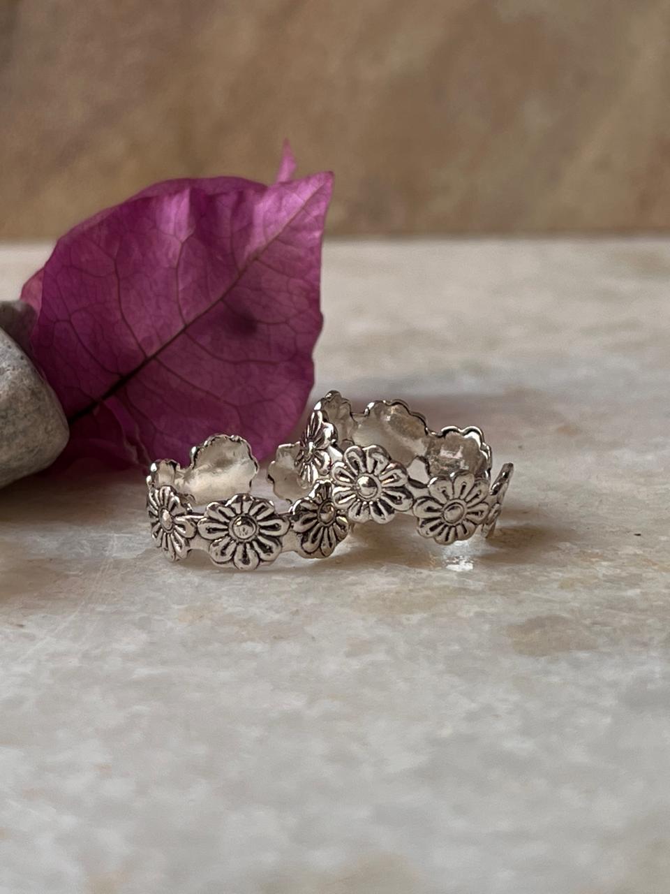 Boho floral toe ring in 925 sterling silver