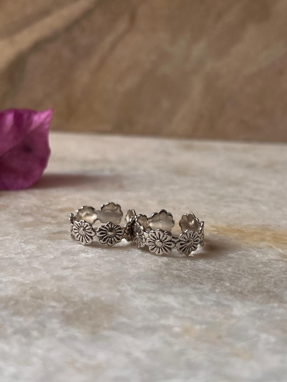 Floral design sterling silver toe ring for women