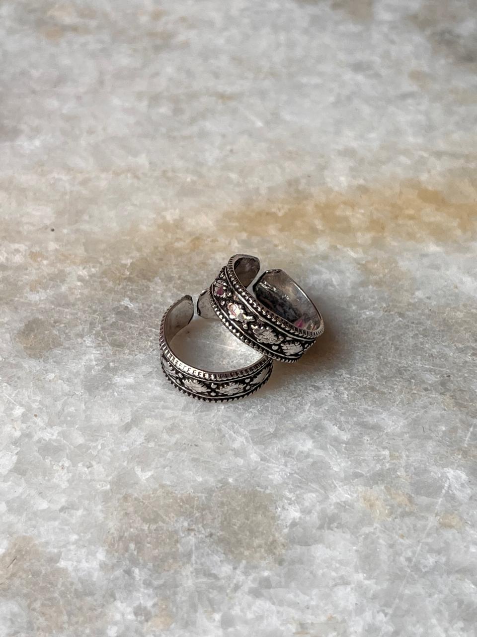 Handcrafted tribal toe ring with rawa bead detailing