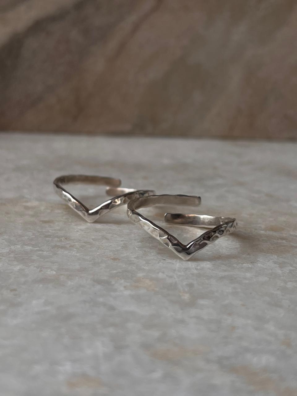 Adjustable V-shaped toe ring in 925 silver