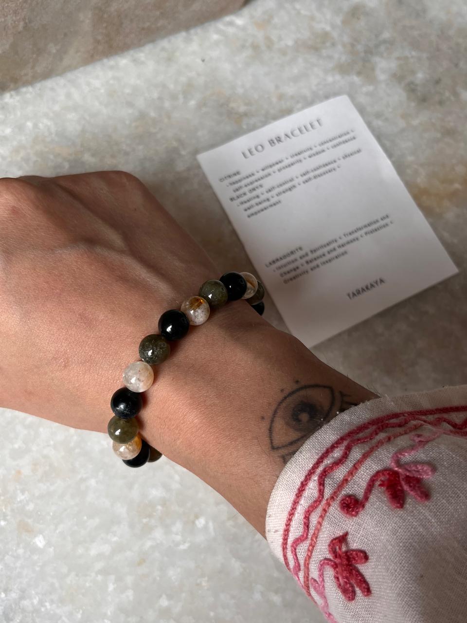 Leo zodiac bracelet with single healing crystal