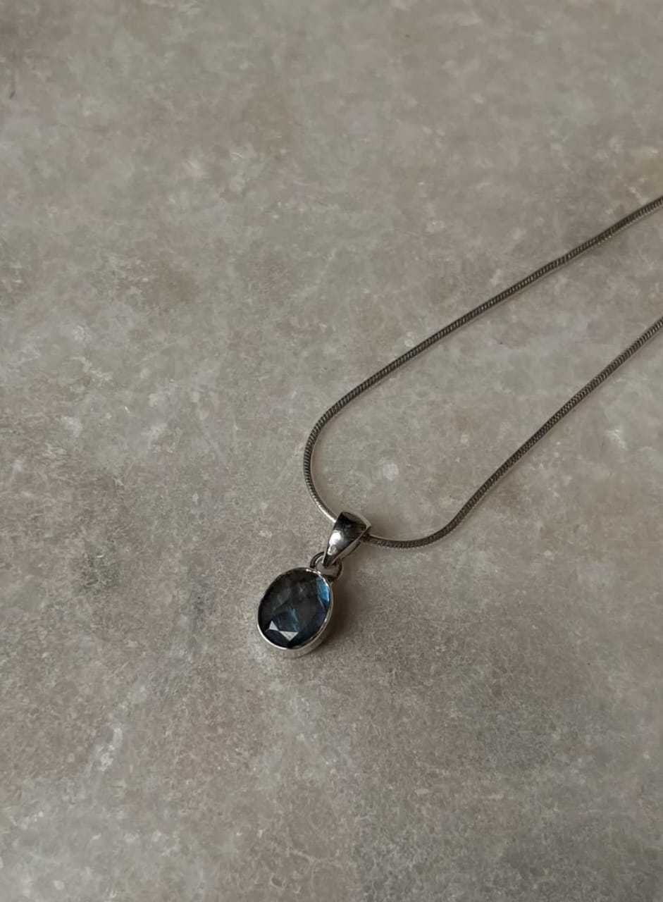 Handcrafted Labradorite Oval Gemstone Pendant in Silver