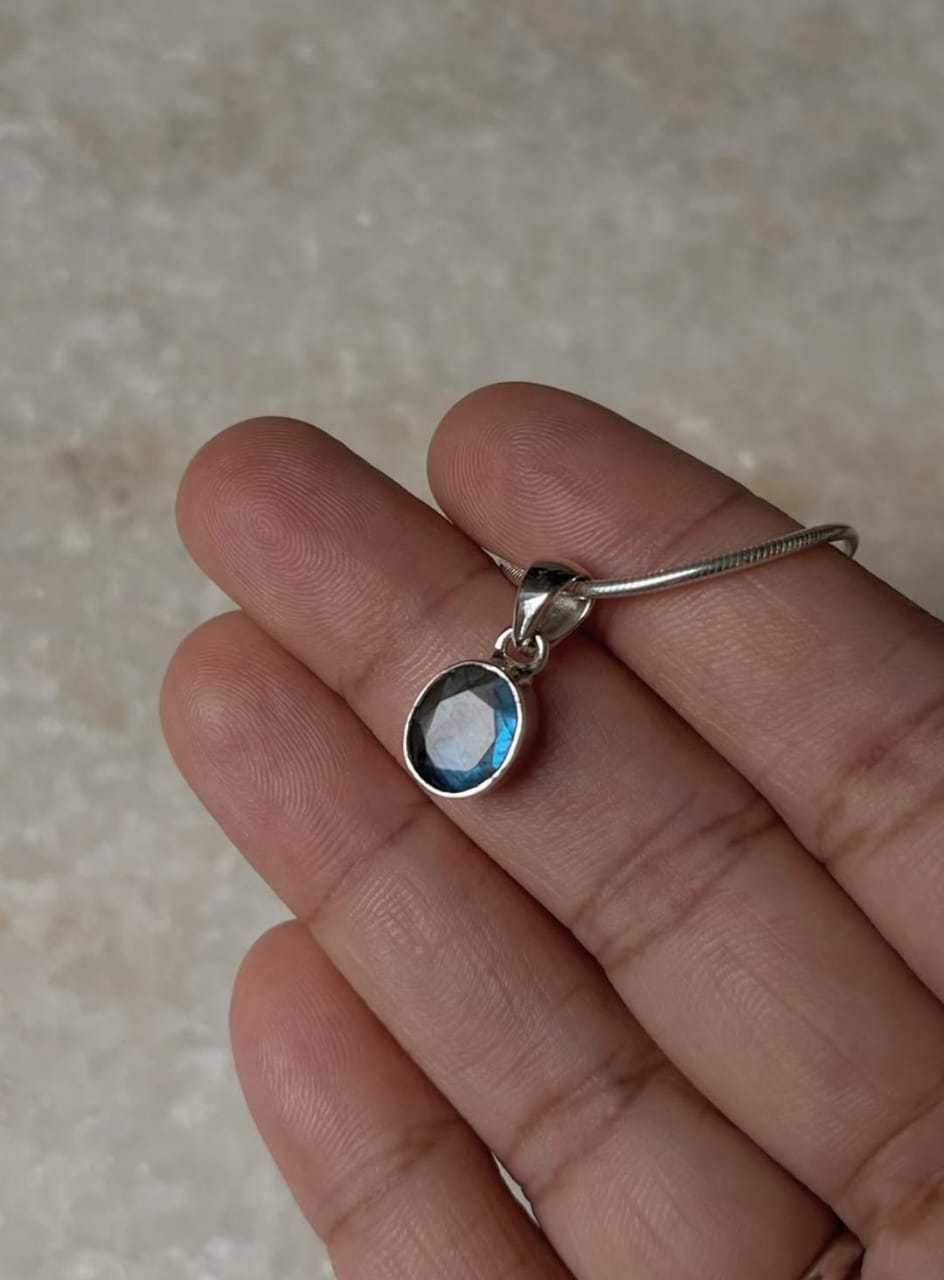 Mystical Labradorite Oval Pendant 925 Silver Jewelry