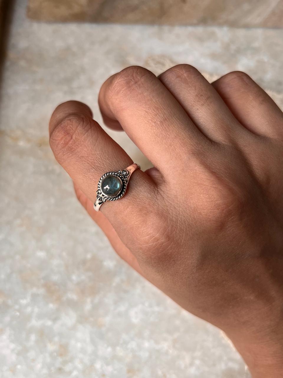 Minimal Boho Labradorite Ring in Round Shape with 925 Silver Band
