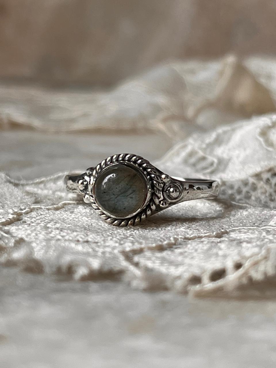 Rustic Boho Labradorite Ring – Round Cut in 925 Sterling Silver