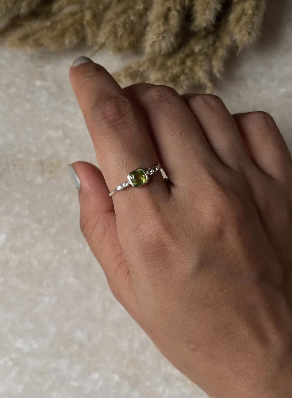 Peridot & White Topaz Band 925 Sterling Silver Ring