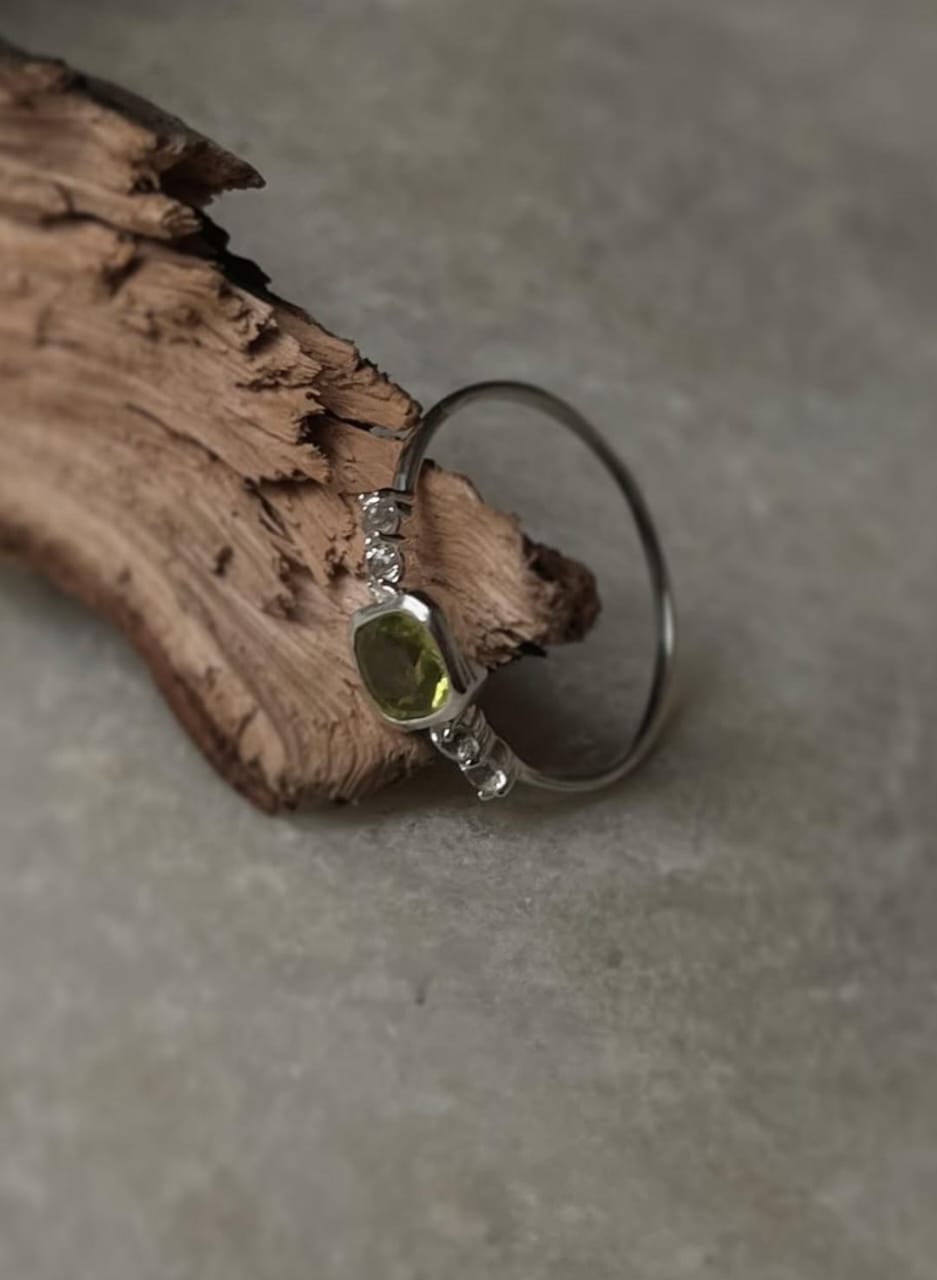 Peridot & White Topaz Band 925 Sterling Silver Ring