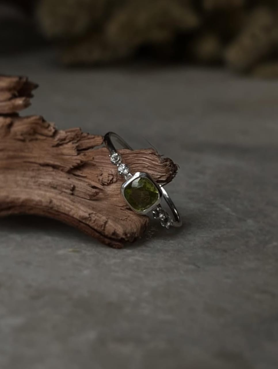Peridot & White Topaz Band 925 Sterling Silver Ring