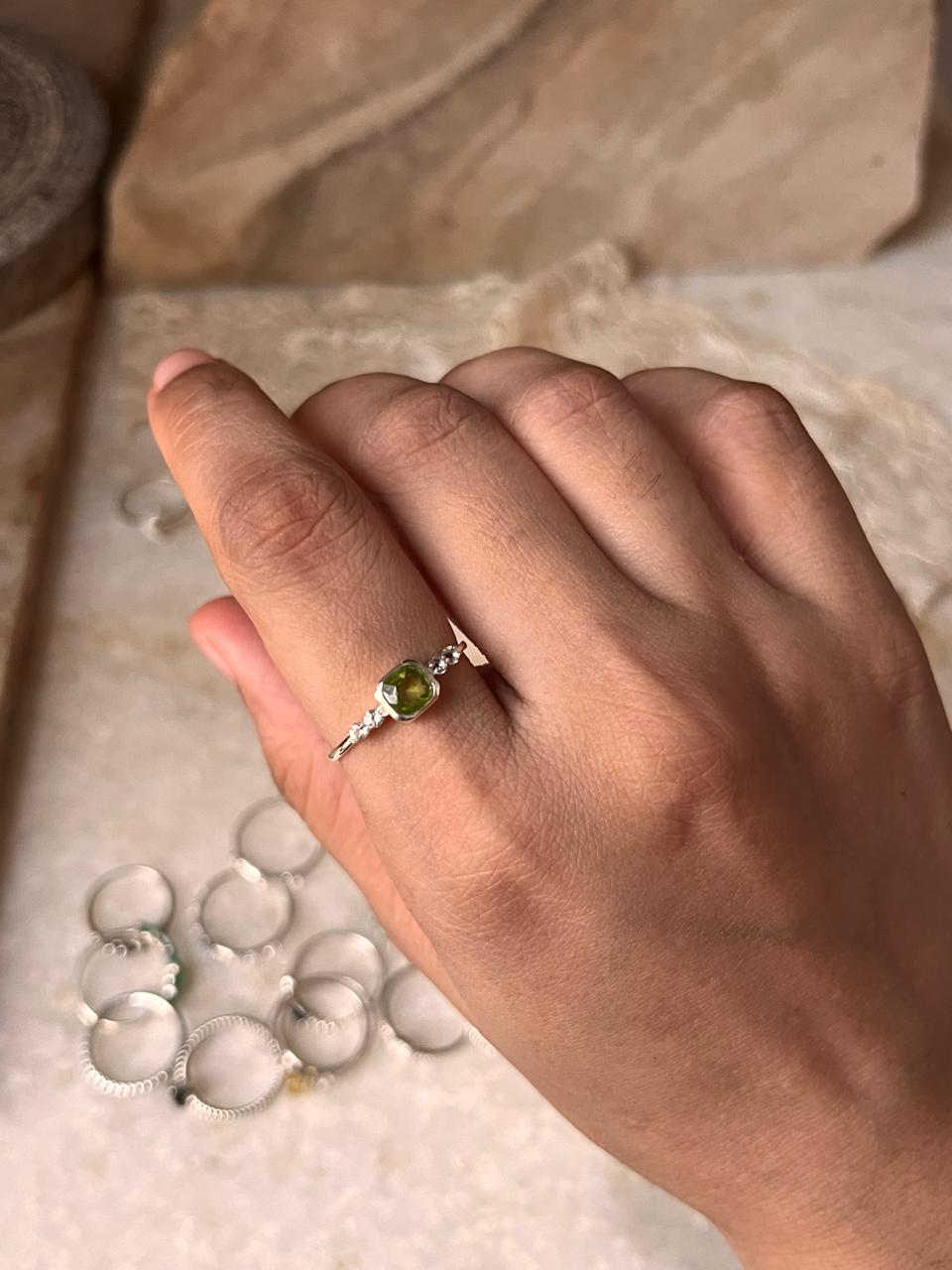 Peridot & White Topaz Band 925 Sterling Silver Ring