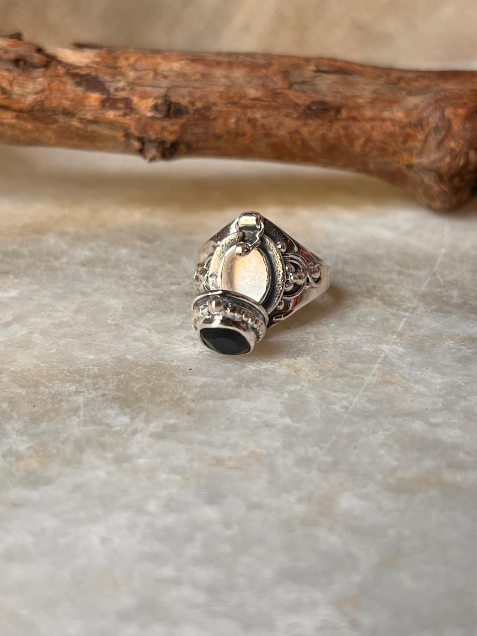 Black Onyx Vintage Storage 925 Sterling Silver Ring