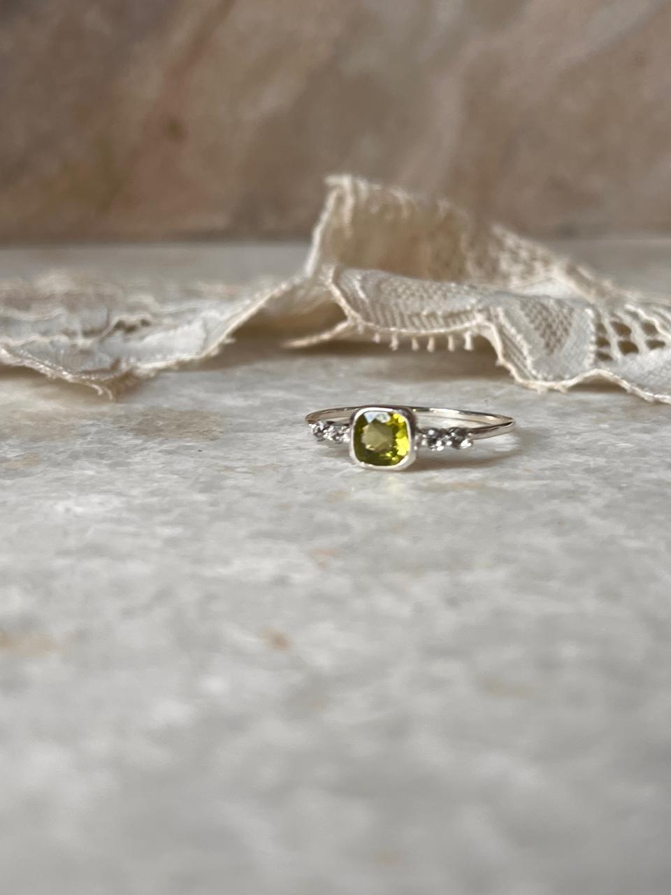 Peridot & White Topaz Band 925 Sterling Silver Ring