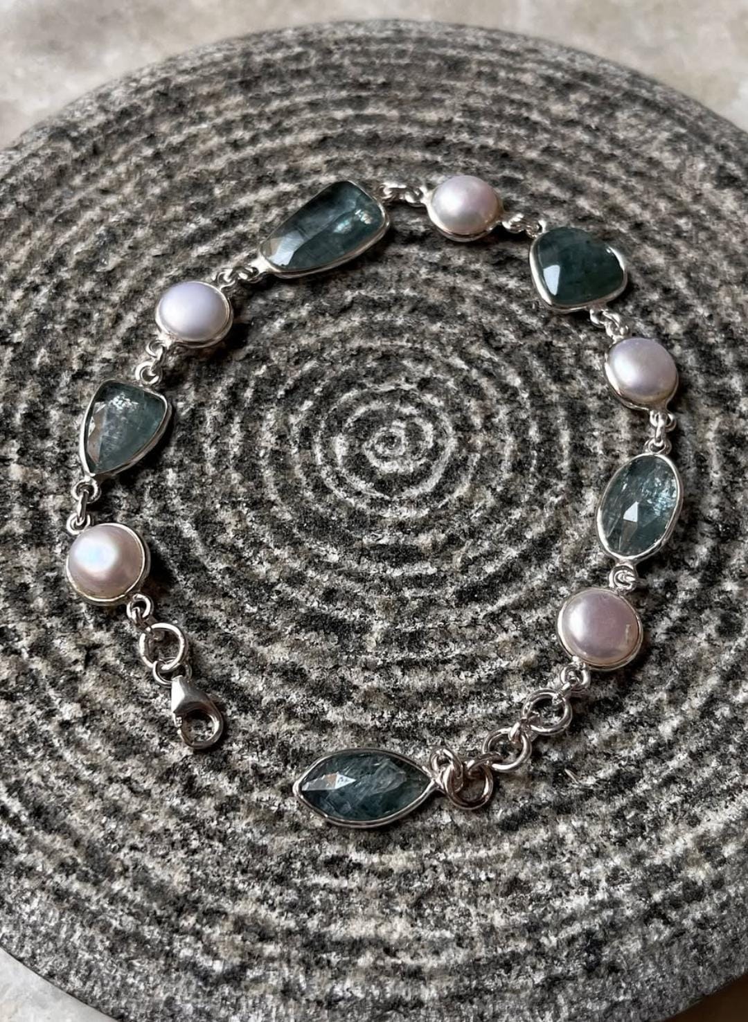 Freshwater pearl and kyanite beaded silver bracelet