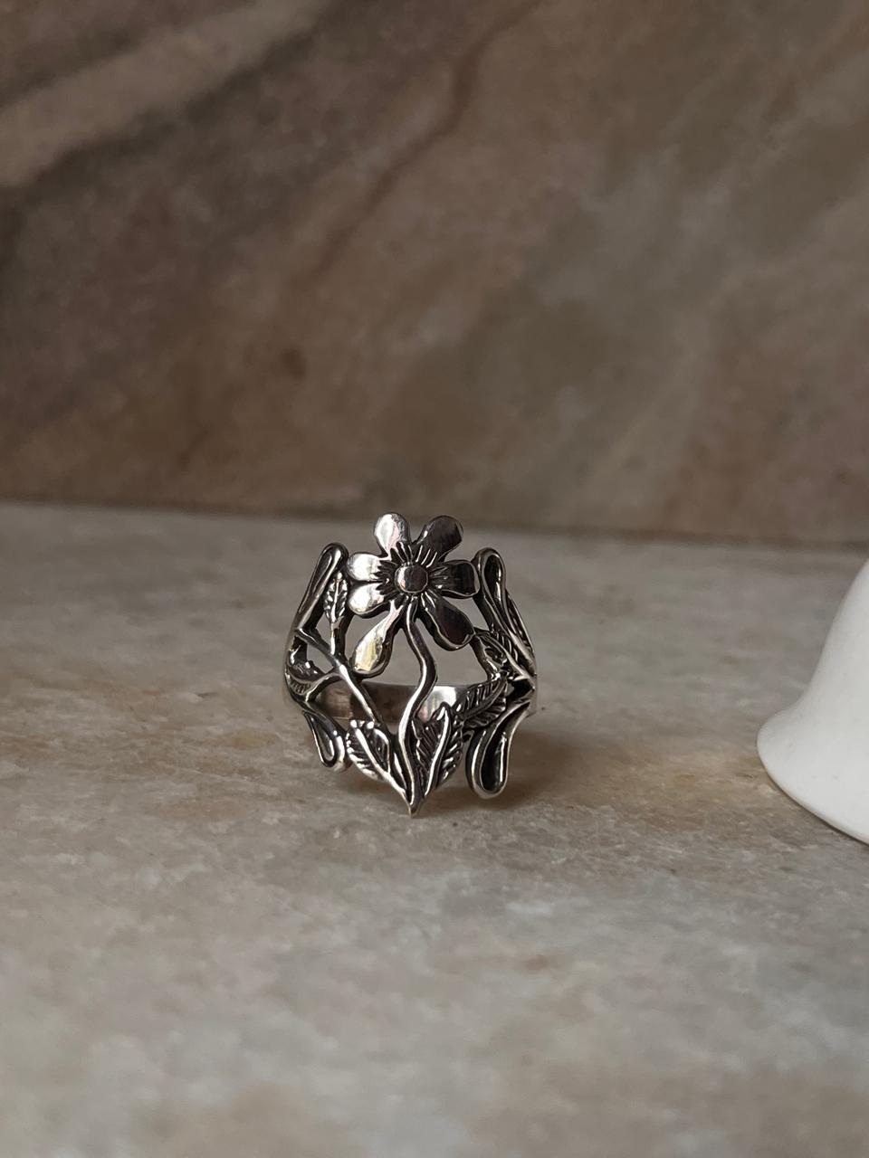 Statement floral chunky ring in 925 sterling silver