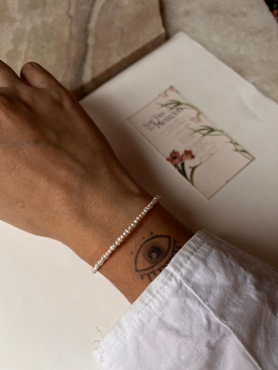 Warm tone freshwater pearl dainty bracelet