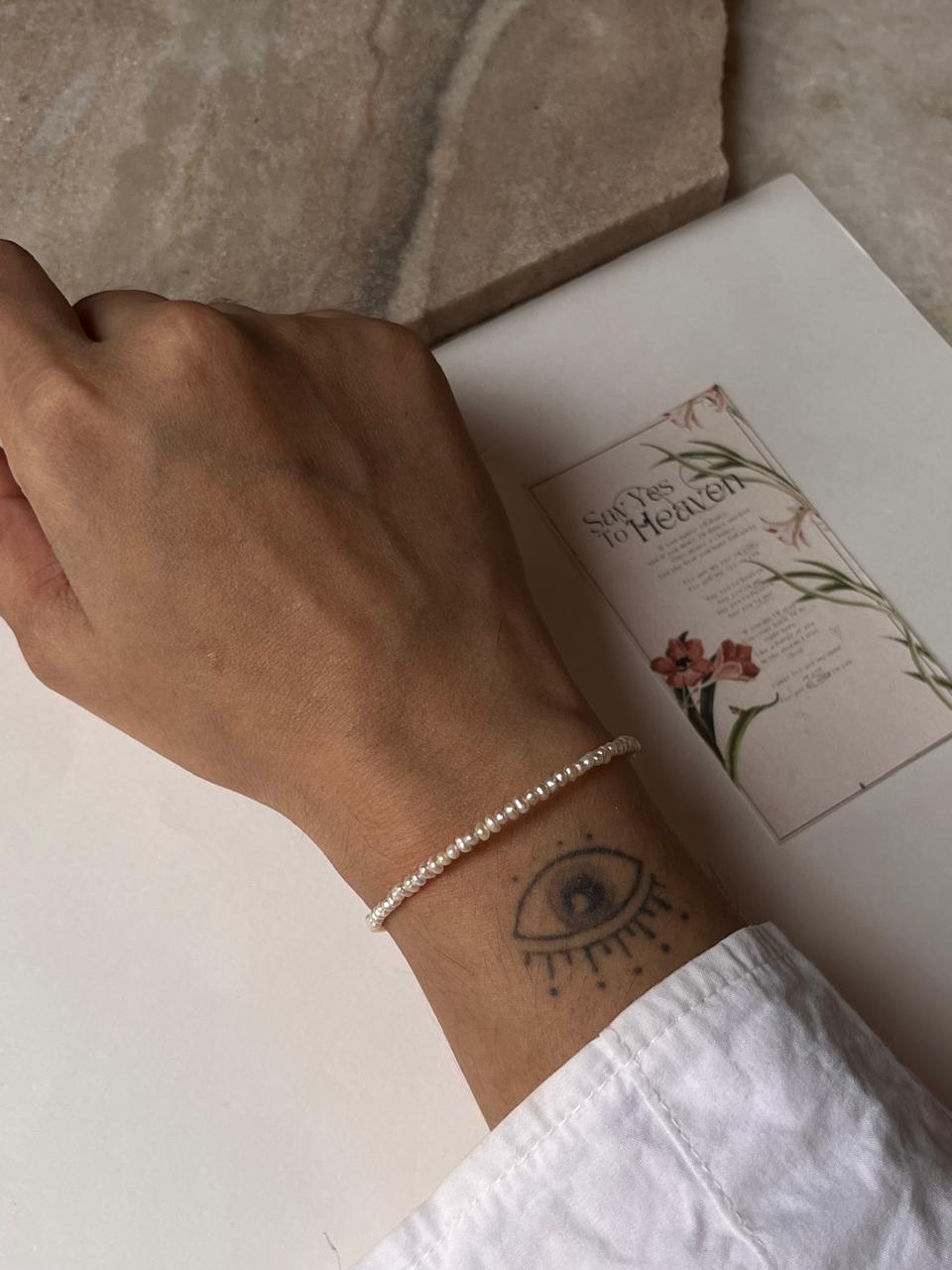 Classic freshwater pearl silver lock bracelet