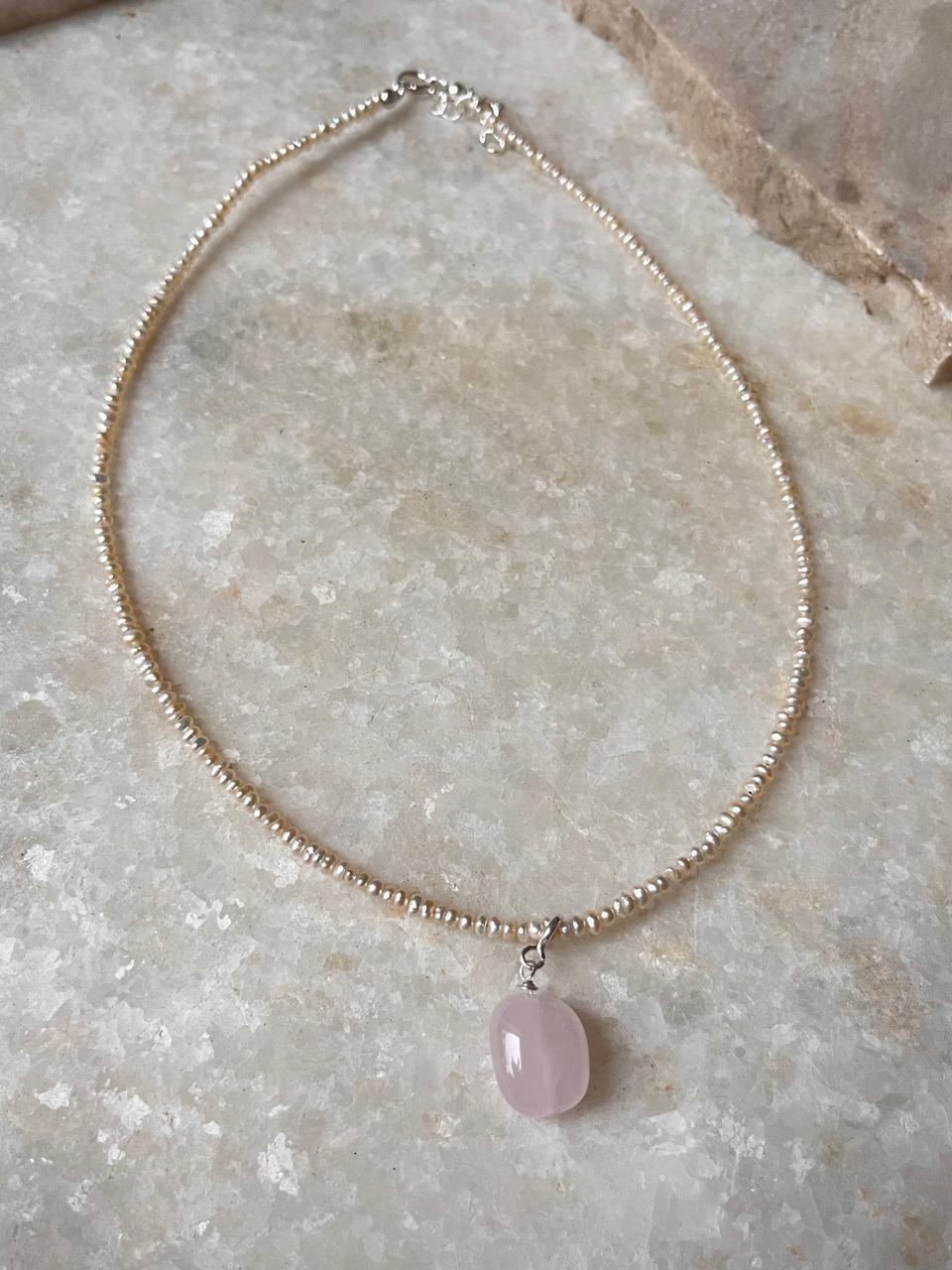 Delicate pearl necklace with rose quartz pendant