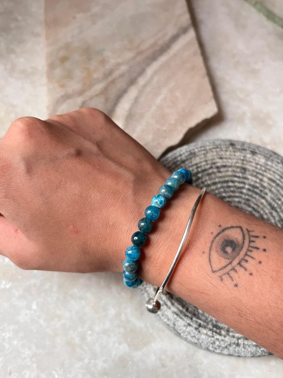 Stretch bracelet with natural blue apatite beads