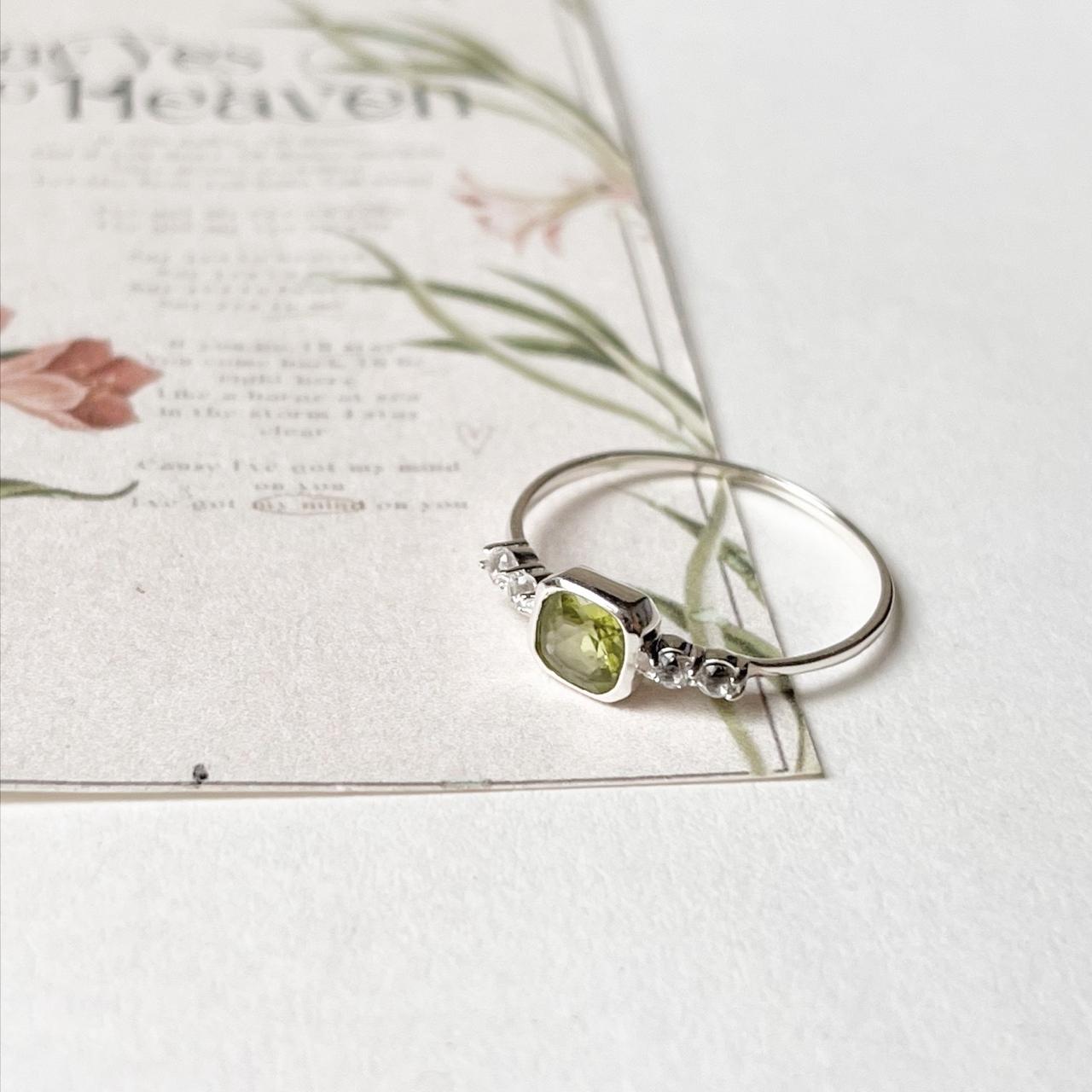 Peridot & White Topaz Band 925 Sterling Silver Ring