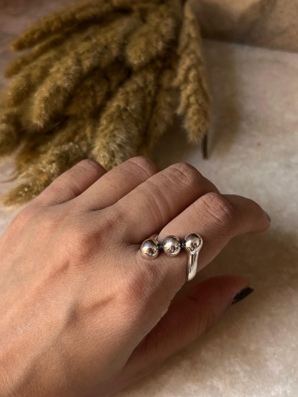Fashionable Sterling Silver Ring with Three Bold Dots