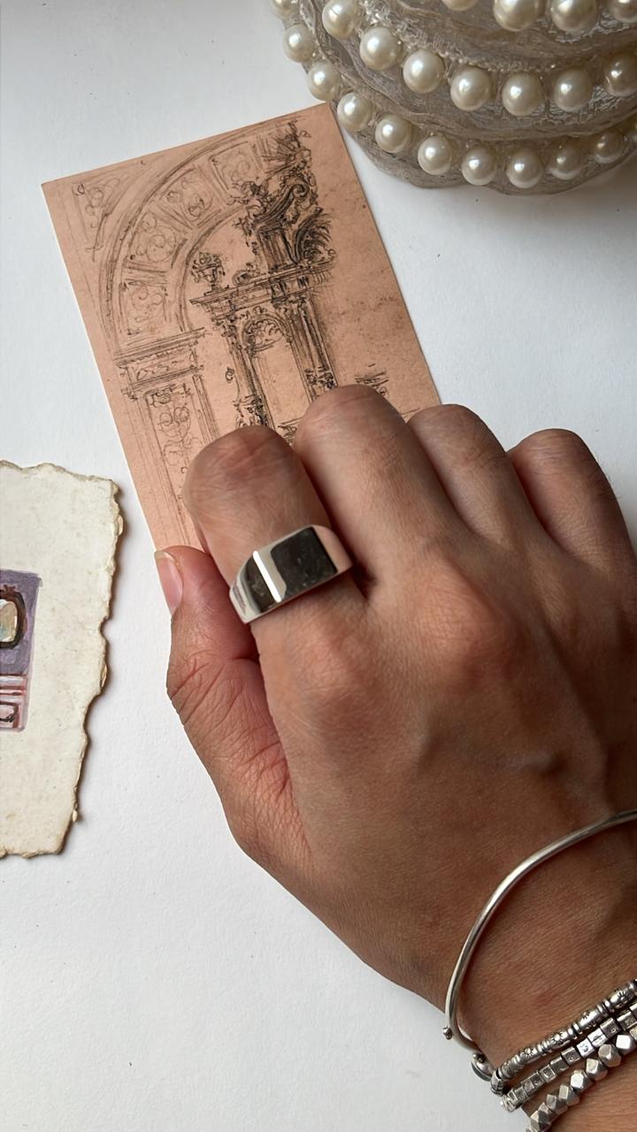Elegant unisex square signet ring in sterling silver