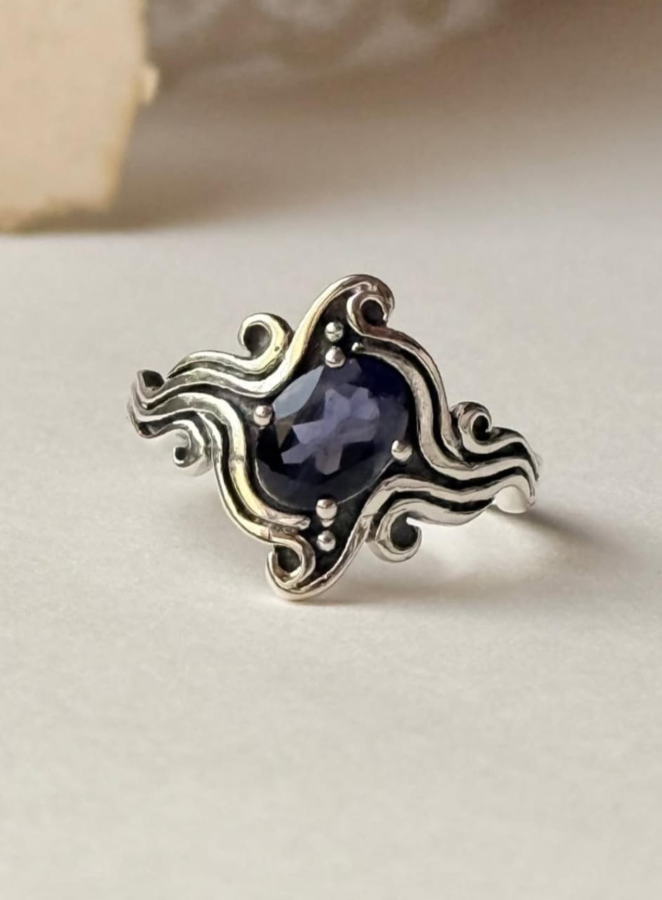 Handcrafted Flowy Waves Iolite Studded Sterling Silver Ring