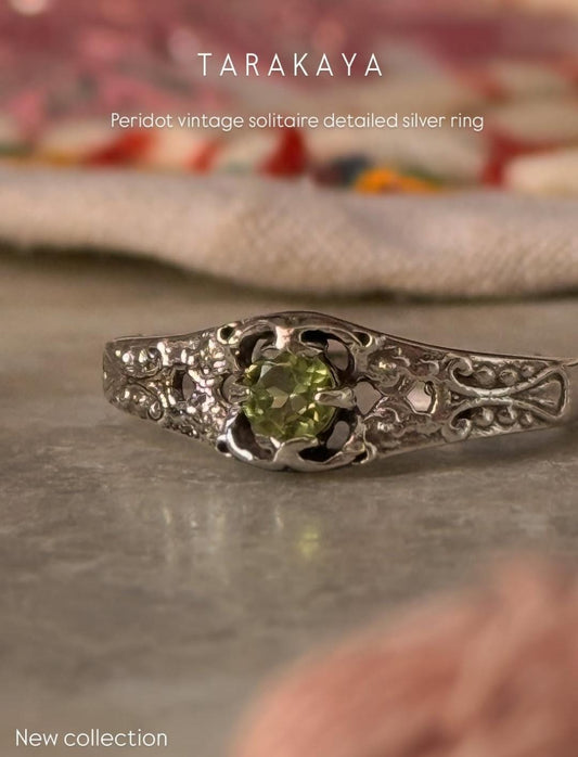 Peridot Vintage Solitaire Detailed 925 Sterling Silver Ring