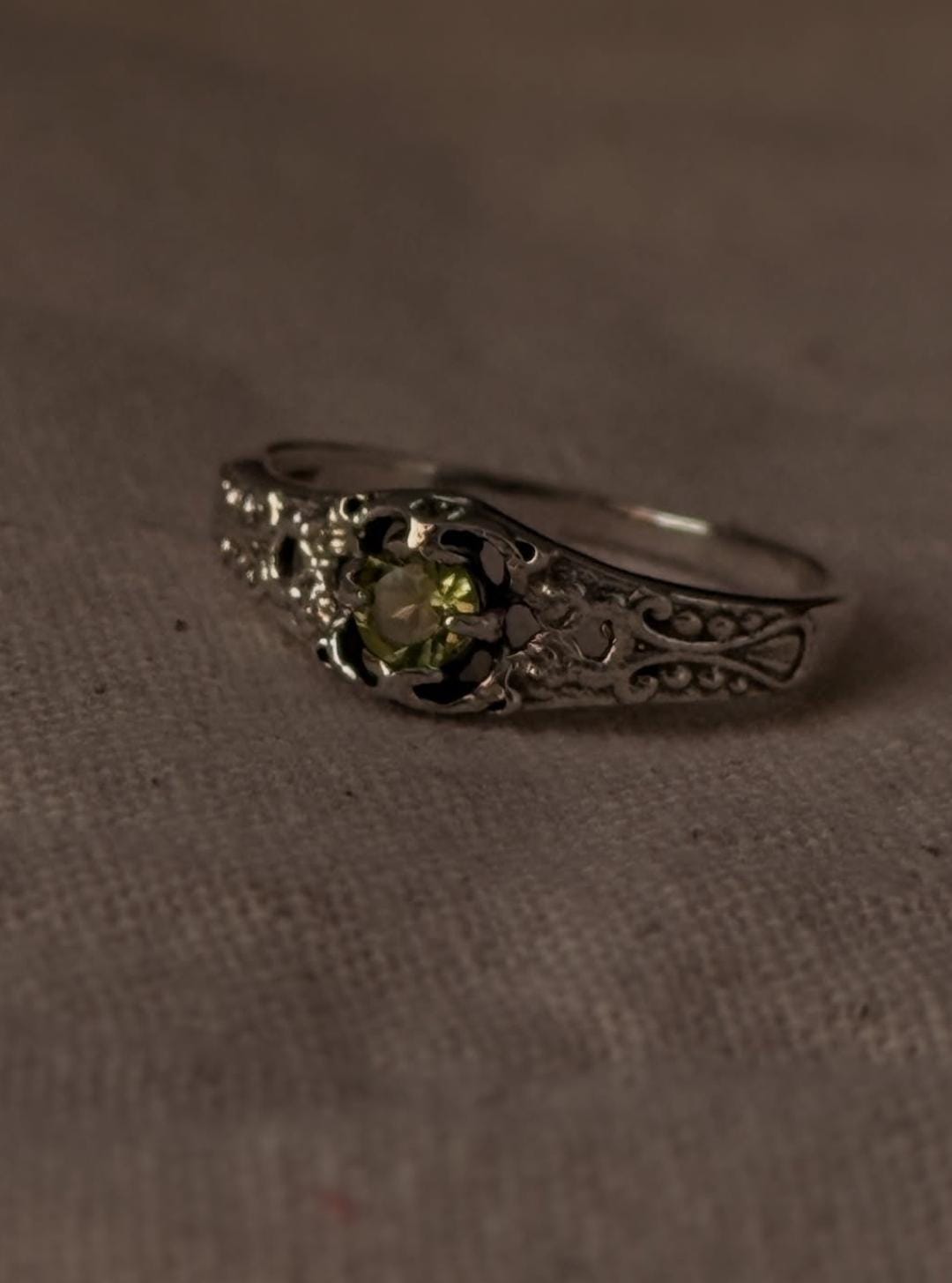 Peridot Solitaire Antique Look 925 Sterling Silver Ring