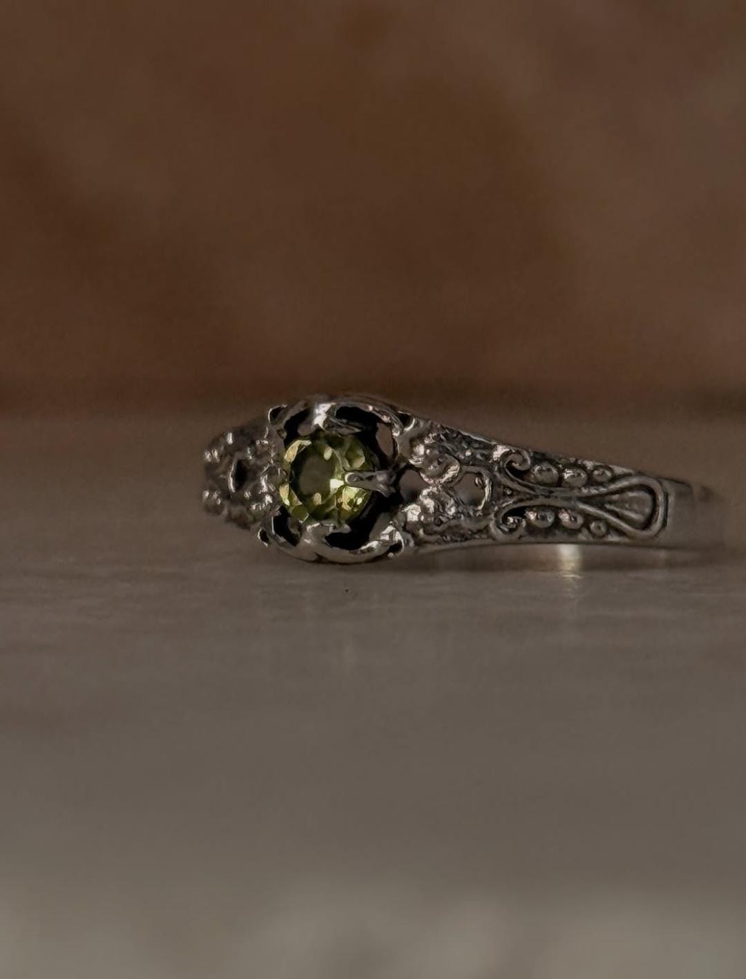 Classic Vintage Design Peridot 925 Sterling Silver Ring
