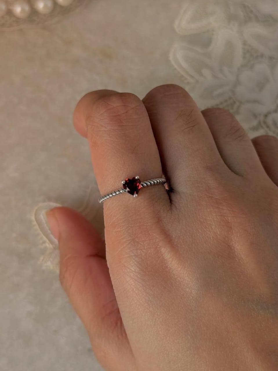 Vintage style rope band silver ring with heart garnet stone