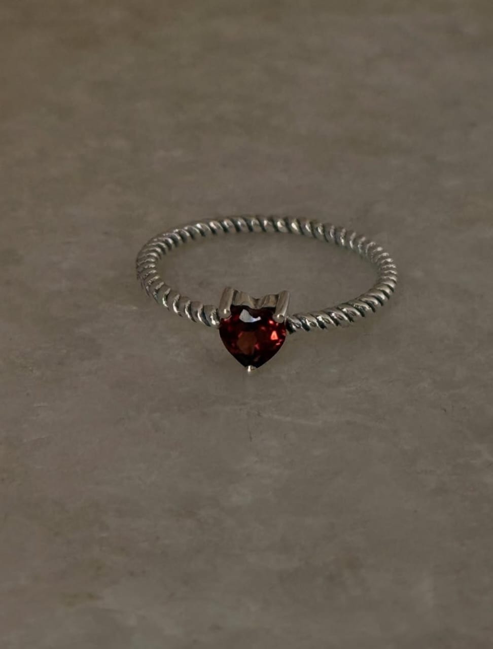 Elegant red garnet heart solitaire 925 sterling silver ring