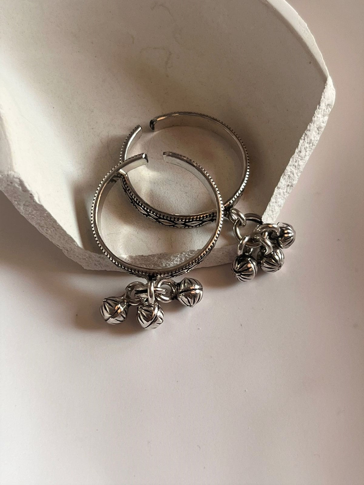 Traditional ghungroo toe ring made of pure silver