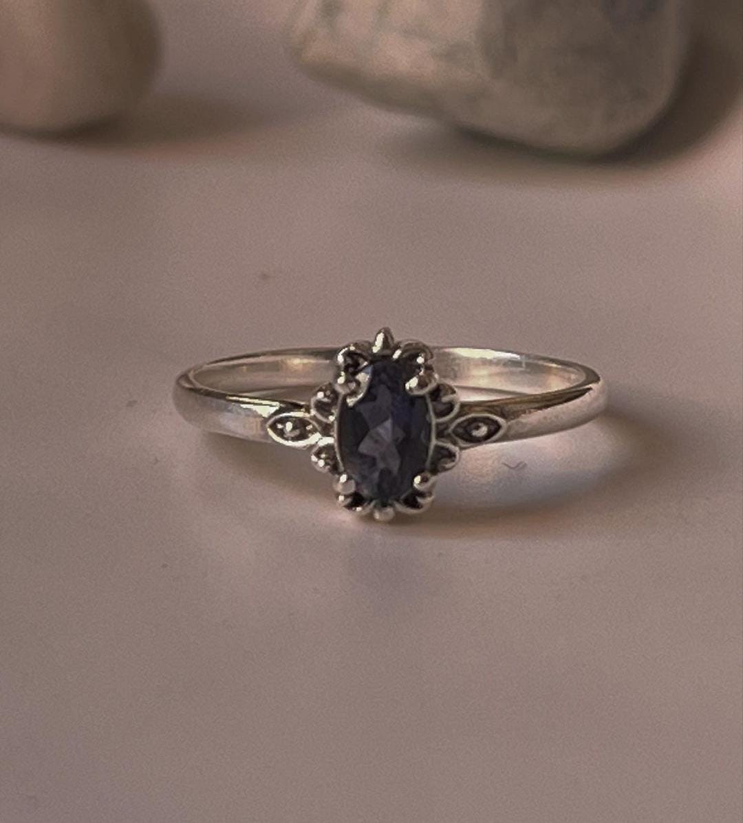 Charming Iolite ring in Victorian style, made of 925 silver