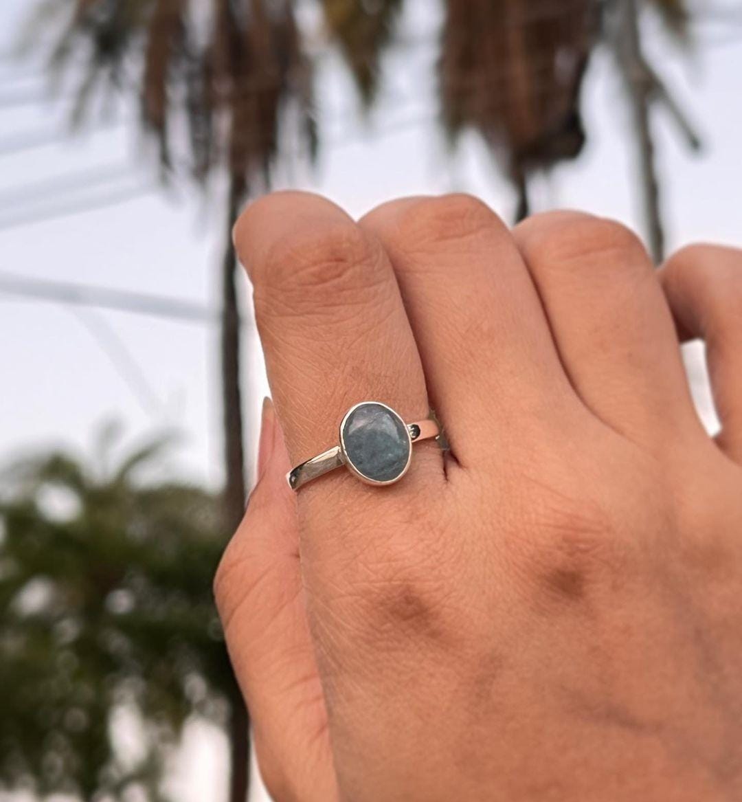 Stylish oval-shaped aquamarine gemstone ring in high-quality silver.