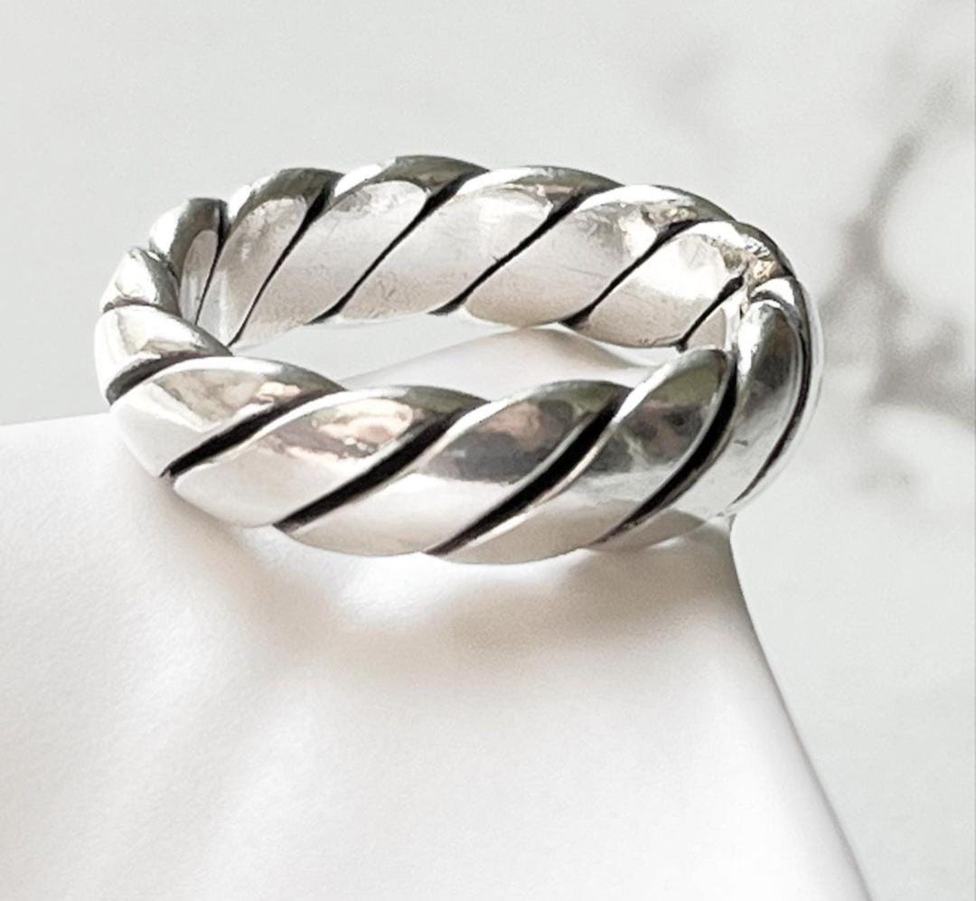 Sleek Line Band Silver Ring for Minimalist Style